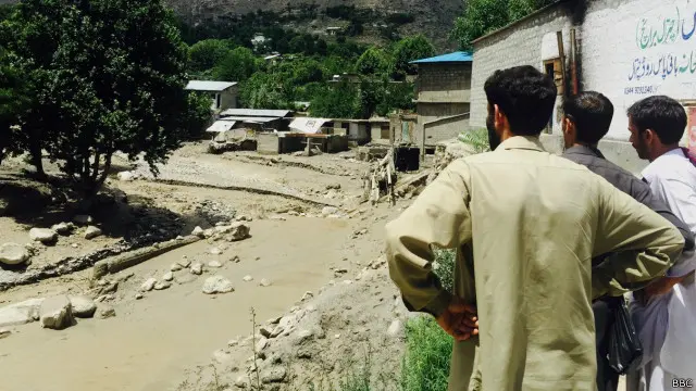 ان دونوں گرمی کے موسم میں پہاڑوں کی برف پگھلنے سے بھی ندی نالوں میں پانی کا بہاؤ بڑھ جاتا ہے (فائل فوٹو)