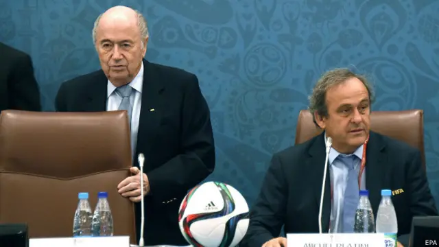 На жеребьевку прибыли президент ФИФА Зепп Блаттер и президент УЕФА Мишель Платини
