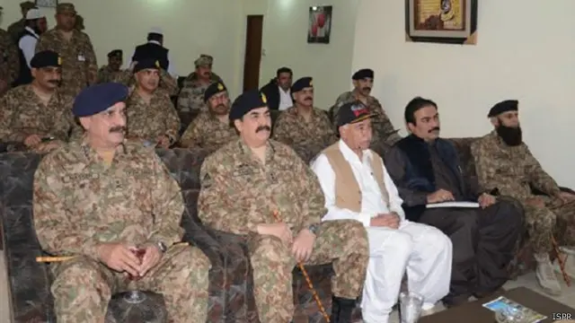 اس موقع پر فوج کے سربراہ نے کہا کہ گوادر پورٹ اور اقتصادی راہداری کا منصوبہ عوام کی زندگیوں میں خوشحالی اور تبدیلی لائے گا