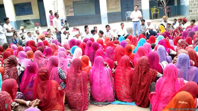 जालोर में गांव सभा की मीटिंग 