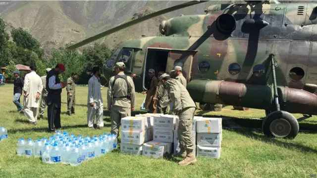 چترال سکاؤٹس کے گراؤنڈ سے مختلف علاقوں کو ضروریات زندگی کی اشیاء روانہ دی جاتی ہیں۔
