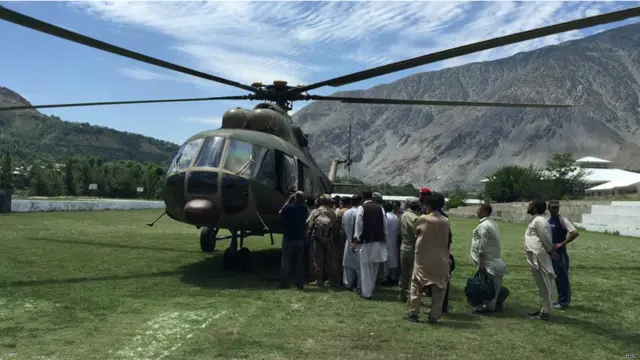 پوری وادی چترال کے لیے صرف دو ہیلی کاپٹر استعمال ہو رہے ہیں جو کہ ناکافی ہیں۔
