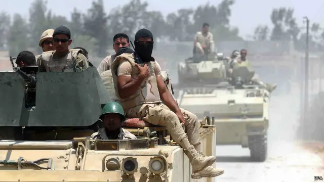 يشن متشددون هجمات ضد أهداف للجيش والشرطة في شمال سيناء ومناطق أخرى بالبلاد.