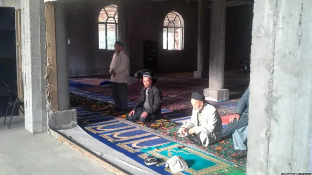 Маҳаллий диний қўмита вакилларининг айтишларича айрим масжидлардаги намозхонлар сони камайиб кетгани боис, бошқа мақсадлар учун берилган. 