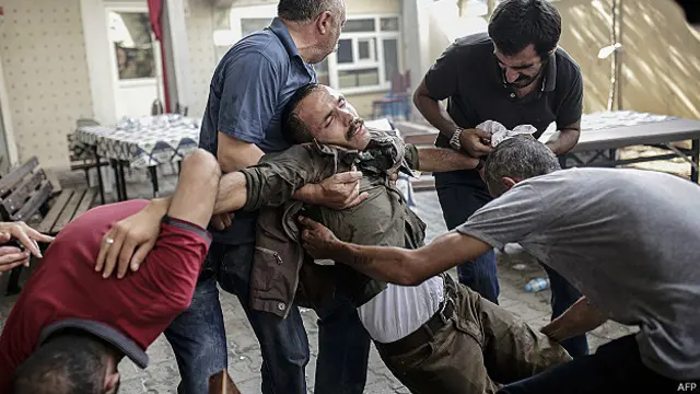 تواصلت اشتباكات ضارية بين الشرطة والمحتجين لليوم الثالث على التوالي