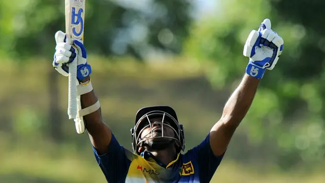 کوشل پریرا نے اپنی دوسری ون ڈے سنچری اسی انداز میں کھیلتے ہوئے سکور کی جو کسی زمانے میں سنتھ جے سوریا سے منسوب تھا