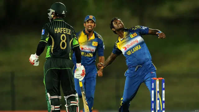 محمد حفیظ جو اس سیریز میں سنچری سکور کر چکے ہیں تاہم پانچویں اور آخری میچ میں 37 رنز ہی بنا سکے۔