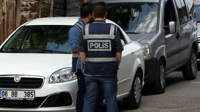 قبضت الشرطة على عدد من المشتبه بهم من تنظيم الدولة الإسلامية وحزب العمال الكردستاني.