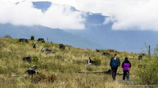 在活火山上漫步（照片来源：David McNew/Getty Images）