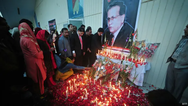 ممتاز قادری گورنر پنجاب سلمان تاثیر کی حفاظت پر مامور تھا جب اُس نے انہیں قتل کیا۔