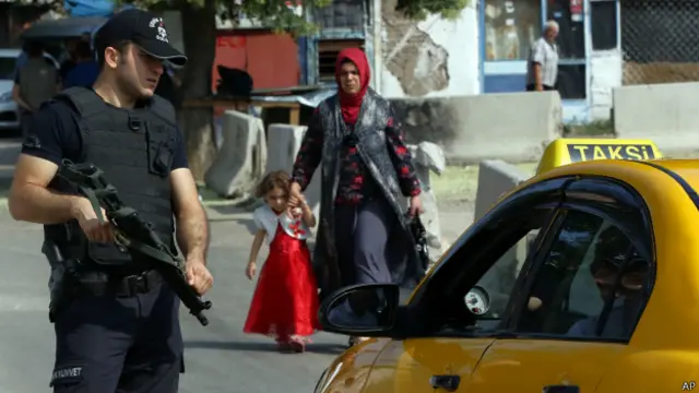 دا وروستیو کې ترکیې پولیسو له 'اسلامي دولت' ډلې سره د تړاو په تور ګڼ شکمن کسان نیولي دي