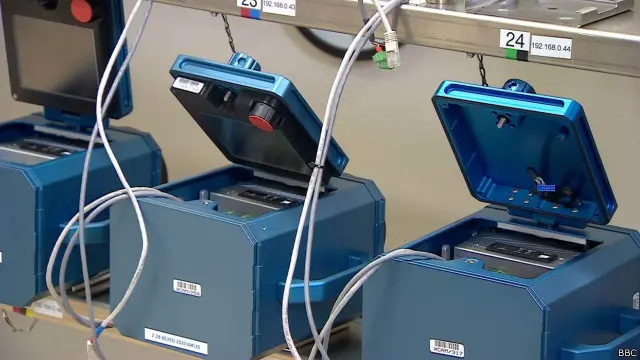 دوربین‌های ویژه آژانس بین‌المللی انرژی اتمی در تاسیسات هسته‌ای به منظور کمک برای زیرنظر گرفتن فعالیت‌های حساس نصب شده‌اند