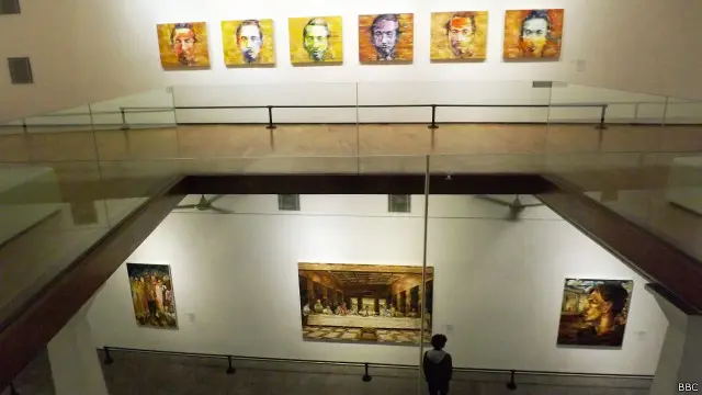 Ruangan dalam "Galeri Semarang", salah satu bagian dari gedung tua yang telah konservasi pada 2007 lalu. Gedung yang dibangun pada 1918 ini pernah ditempati sebagai kantor asuransi milik konglomerat Oei Tiong Ham dan berakhir menjadi pabrik sirop hingga 1998. Arsitek Chris Darmawan kemudian menyulapnya menjadi ruang pamer seni pada 2008 lalu. 