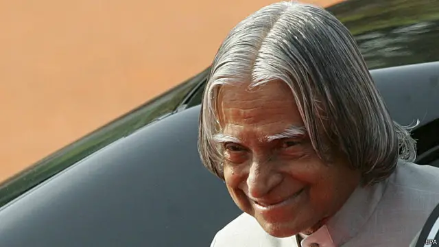 ’میزائل مین‘ کے نام سے مشہور ہندوستان کے سابق صدر اے پی جے عبدالکلام کا پیر کو انتقال ہو گیا