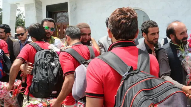 د افغانستان د کرېکـټ ملی لوبډله په سکاټلينډ کې د لوبو ترسره کولو وروسته نن ( جولای ۲۸ ) بېرته کابل ته ستنه شوه. د دې لوبو په لړ کې یې د ۲۰۱۶ کال ۲۰ اوریز نړیوال جام سیالیو ته لاره ومونده. 