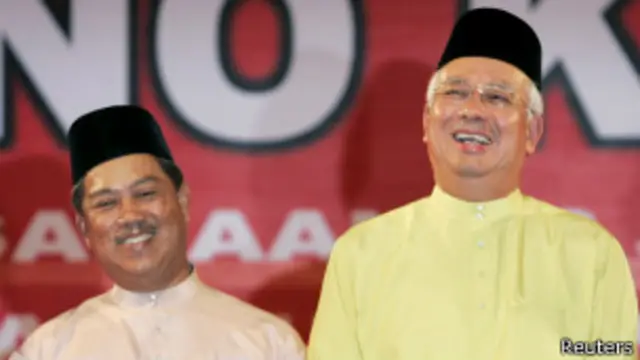 မစ္စတာ မူယစ်ဒင် (ဝဲ)က ၂၀၀၉ ခုနှစ် ကတည်းက ဒုဝန်ကြီးချုပ် ဖြစ်ခဲ့။