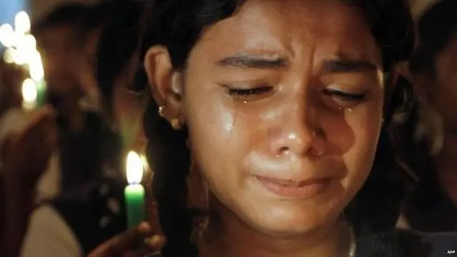 एक त्रासदी पर रोती हुई लड़की 