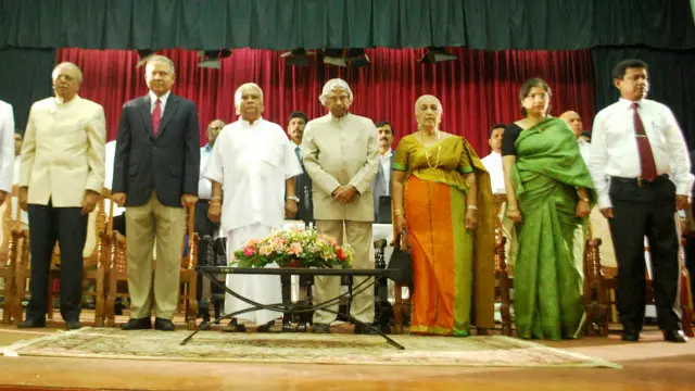 இலங்கையில் யாழ்ப்பாணத்தில் மாணவர்கள் மத்தியில் உரையாற்றுவதற்காக வந்திருந்த அப்துல் கலாம்.