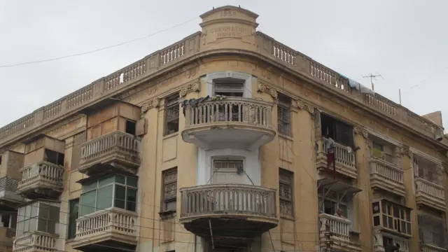 خطرناک قرار دی گئی زیادہ عمارتیں پرانے کراچی میں واقع ہیں جو کاروباری سرگرمیوں کا بھی مرکز ہے۔