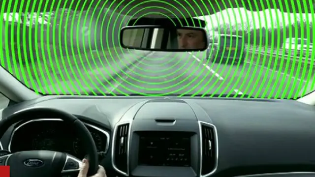 العديد من سيارات طورت تقنيات القيادة نصف الذاتية مثل شركة فورد التي وضعت تكنولوجيا تحديد السرعة آليا
