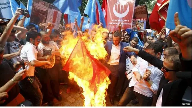 Saat Ramadhan lalu, berbagai aksi anti Cina meletus di Turki, terkait kabar dilarangnya suku Uighur berpuasa 