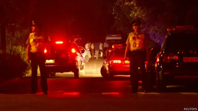 上海宝山枪杀案现场外大批警察驻守(23/6/2013)