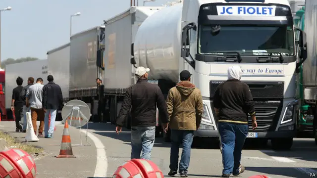Bazar ertəsi tunelə daxil olmaq cəhdi vaxtı izdiham arasında xəsarət alanlar olub.