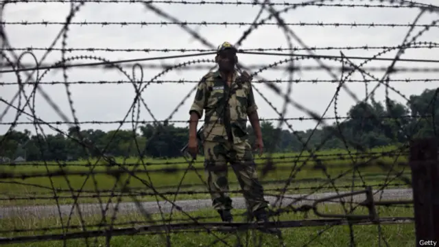 भारत-बांग्लादेश भू-सीमा समझौता, एन्कलेव