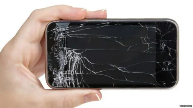 celular con pantalla rota