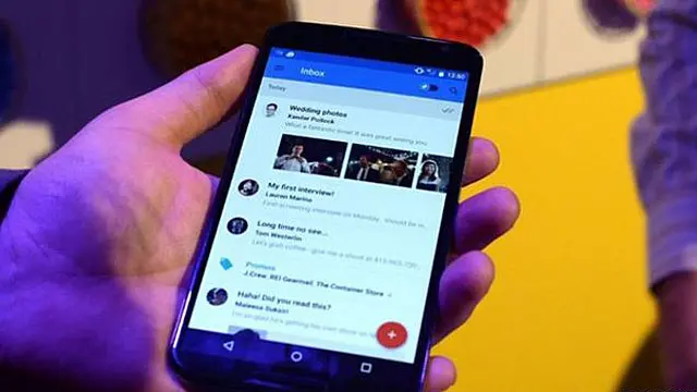 بعض موبائل کمپنیاں اپنے لیے مخصوص اینڈرائڈ کا استعمال کرتی ہیں