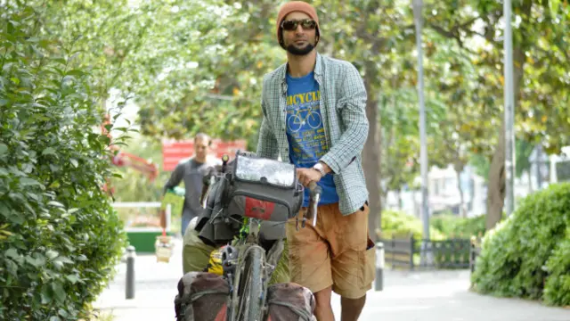 May ayında Bakıdan velosipedlə yola çıxan səyyah hazırda Kataloniyada, İspaniyadadır.