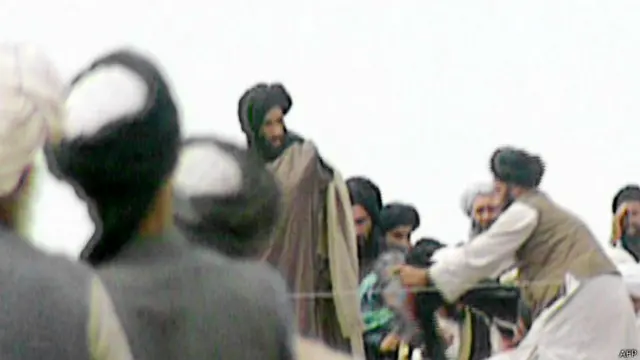 د طالبانو مشر ملامحمد عمرد تېر کوچني اختر د مبارکۍ په تړاو پیغام کې ویلي، طالبان د نویو پرمختګونو، عصري علومو او وسائلو او عصري ښوونځیو مخالف نه دي. نوموړی وايي د عصري تعلیم سپارښتنه او ملاتړ کوي.