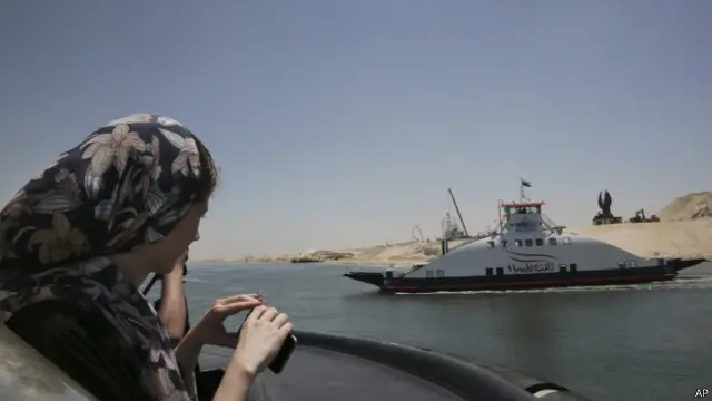 تأمل مصر في أن تدعم القناة الجديدة اقتصاد مصر وتخلق فرص عمل جديدة للشباب