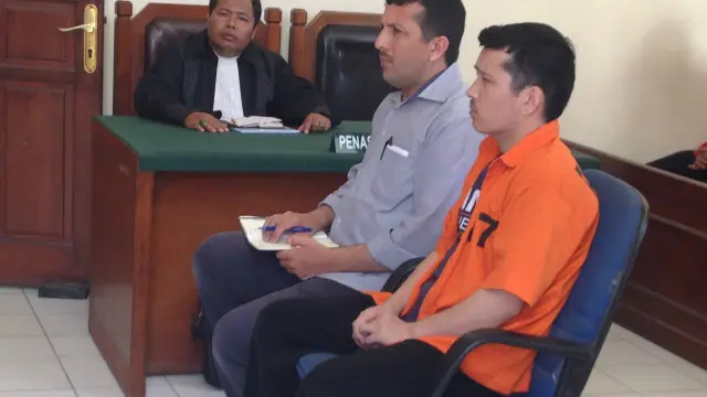 Ahmet Bozoglan adalah orang etnis Uighur keempat yang diadili PN Jakarta Utara dan masuk menggunakan paspor Turki