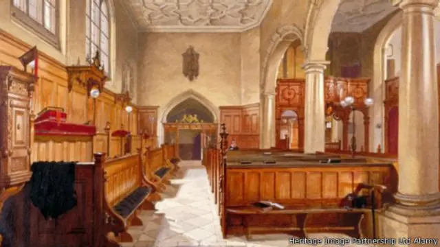  لم تتغير الكنيسة الصغيرة كثيراً منذ رسمها "جون كراوثر" عام 1885. الحضور ليس ملزماً في هذه الكنيسة بالنسبة لهؤلاء "الأخوة" المقيمين.