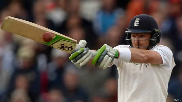 ایئن بیل نے دس چوکوں کی مدد سے 56 گیندوں پر 53 رنز بنائے