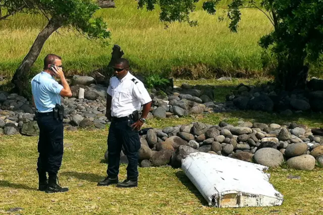 法国空中交通官员已经开始调查这块残骸的出处