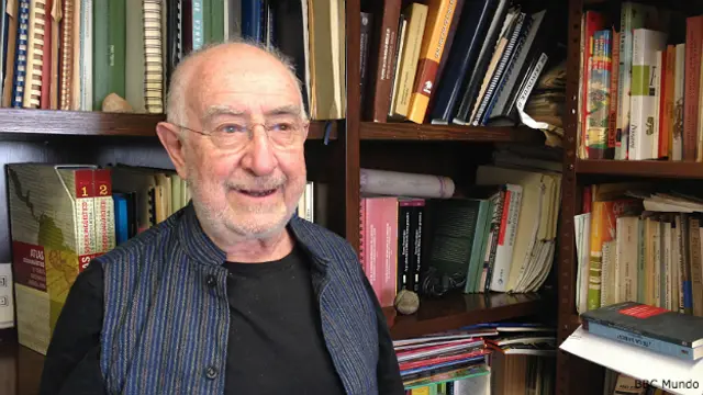 Raúl Ávila, doctor en lingüística