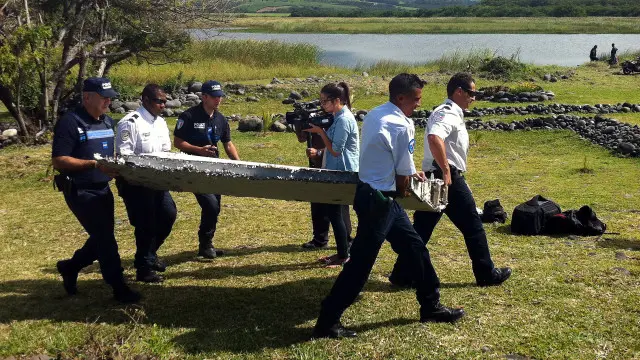 Mảnh vỡ đã được đưa về Pháp để phân tích