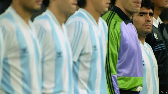 Walaupun terseok-seok, di Piala Dunia 1990, Maradona mampu memimpin tim Argentina melaju ke final sebelum ditekuk Jerman Barat. Saat itu Maradona menudhu wasit Meksiko -yang memimpin laga final- memihak Jerbar.