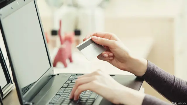 Багато інтернет-компаній відкривають фізичні магазини або шоуруми, щоб їхні клієнти могли побачити та помацати товар, перш ніж зважитися на покупку