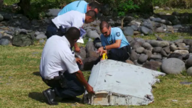 လေယာဉ်အစိတ်အပိုင်းကို ကျွန်းပေါ်မှာတွေ့