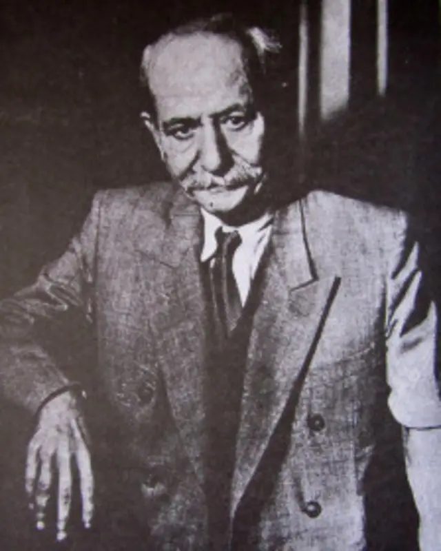 کاری را که دهخدا یک تنه آغاز کرد، تبدیل به یک موسسه و همکاری افراد بسیاری شد. به ادعای خودش در تمام مدت تدوین لغتنامه، هیچ وقفهای در کار نینداخت جز در زمان درگذشت مادرش و چند روز بیماری.