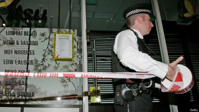 Ресторан "Итсу" и полицейское ограждение