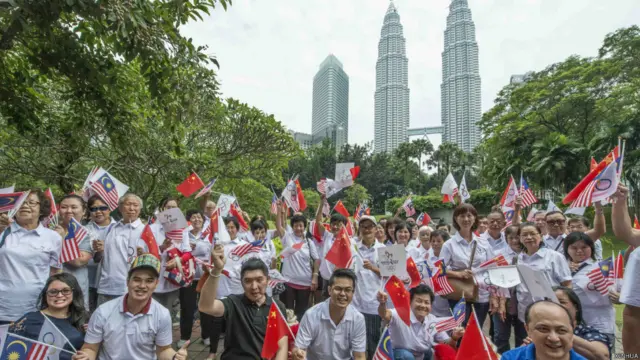 馬來西亞華人團體在吉隆坡國際奧委會全會會場外集會聲援北京 (新華社圖片31/7/2015)