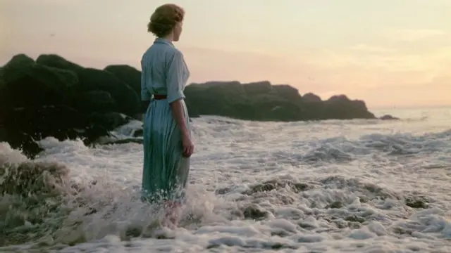 Foto-foto ini berasal dari tahun 1950-an atau 1960-an berdasarkan pakaiannya.