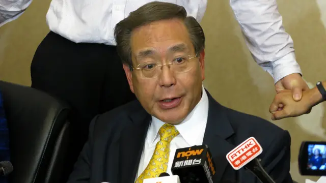 李国章在港大校委会会议上（BBC中文网图片28/7/2015）