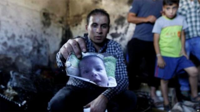 صورة الرضيع علي سعد دوابشة الذي قتل بعد حرق مستوطنين لمنزل عائلته. 