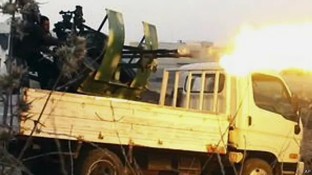 يعترف تنظيم جبهة النصرة التابع لتنظيم القاعدة بعدائه للجماعات المسلحة التي يدعمها الغرب في سوريا