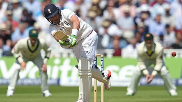 ایئن بیل دوسری اننگز میں ناکام رہے اور 13 رنز ہی بنا سکے